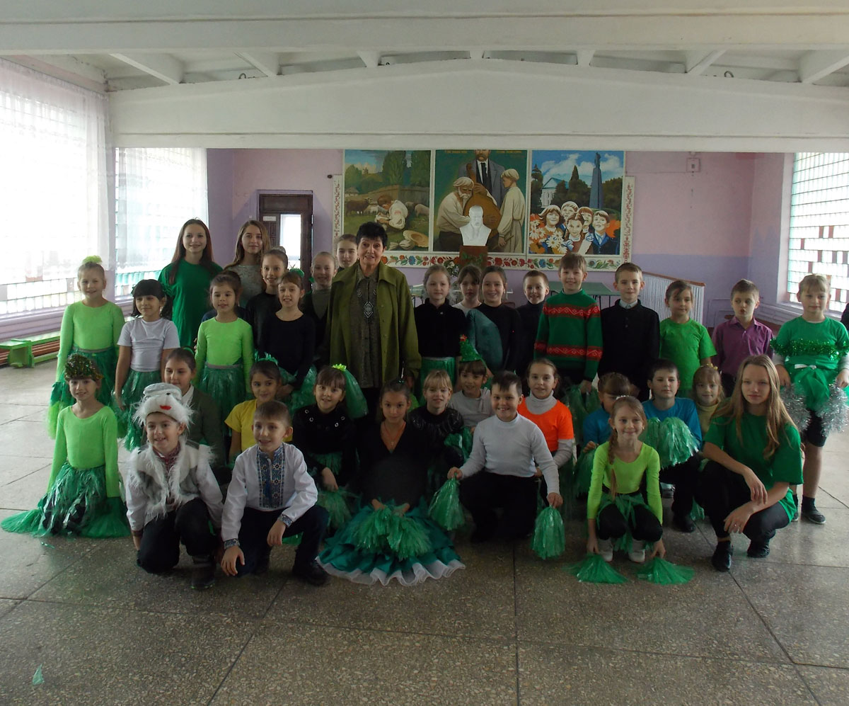 У рамках Всеукраїнської природоохоронної акції «Збережи ялинку!», в навчальних закладах міста Канева розпочато проведення флешмобу «Не рубай ялинку!»